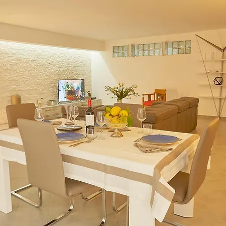 Costantino Вилла *