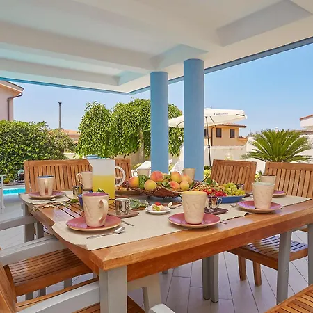 Costantino Вилла *